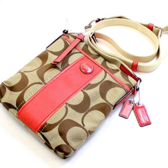 NEW COACH SIGNATURE SWINGPACK Crossbody - Picture 2 of 4